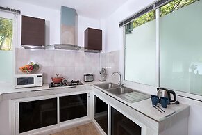 Tropical Living in Modern Villa Lancelot