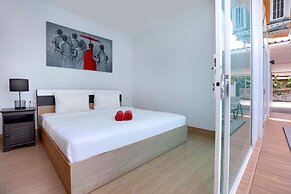 Tropical Living in Modern Villa Lancelot