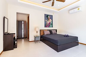 Exquisite Thai Balinese Pool Villa Mika