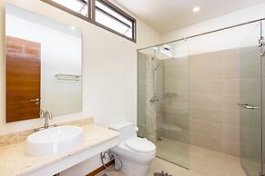 Exquisite Thai Balinese Pool Villa Mika