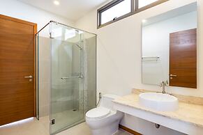 Exquisite Thai Balinese Pool Villa Mika