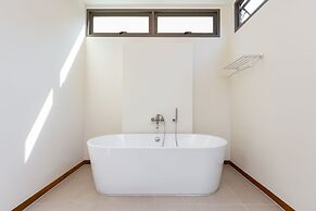 Exquisite Thai Balinese Pool Villa Mika