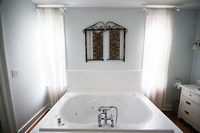 The Gables of Rhinebeck Inn