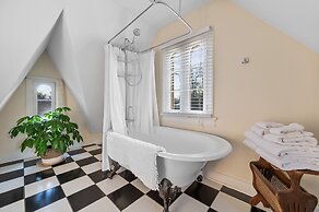 The Gables of Rhinebeck Inn