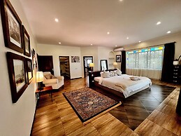 PINK FLAMINGO BOUTIQUE HOTEL