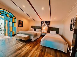 PINK FLAMINGO BOUTIQUE HOTEL