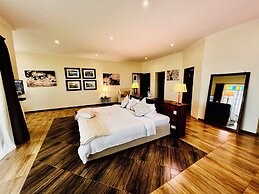 PINK FLAMINGO BOUTIQUE HOTEL