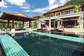 Spectacular Seaview Pool Villa Kalim 6