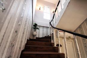 Omah Madam Bed & Breakfast