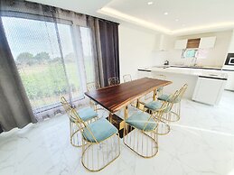 Memoria Pool Villa Family Pension