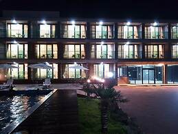 Memoria Pool Villa Family Pension