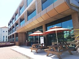 Memoria Pool Villa Family Pension