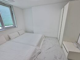 Memoria Pool Villa Family Pension