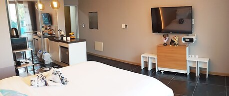 Memoria Pool Villa Family Pension