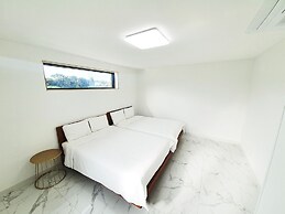 Memoria Pool Villa Family Pension