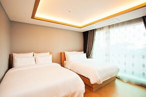 Memoria Pool Villa Family Pension