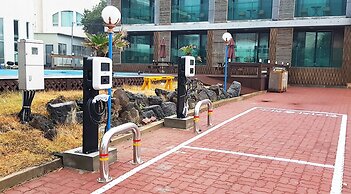 Memoria Pool Villa Family Pension