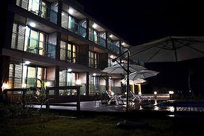 Memoria Pool Villa Family Pension