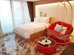 Memoria Pool Villa Family Pension