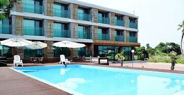 Memoria Pool Villa Family Pension