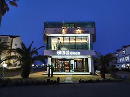 Memoria Pool Villa Family Pension