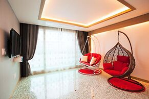 Memoria Pool Villa Family Pension