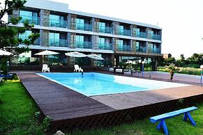 Memoria Pool Villa Family Pension