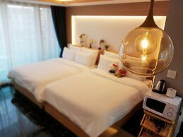 Memoria Pool Villa Family Pension