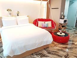 Memoria Pool Villa Family Pension