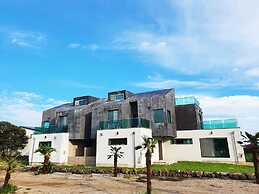 Memoria Pool Villa Family Pension