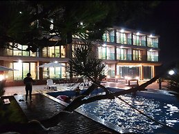 Memoria Pool Villa Family Pension