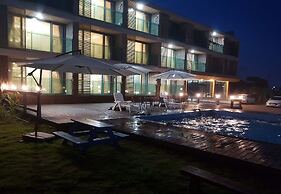 Memoria Pool Villa Family Pension