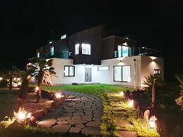 Memoria Pool Villa Family Pension