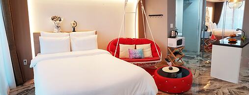 Memoria Pool Villa Family Pension