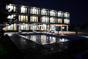 Memoria Pool Villa Family Pension