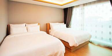 Memoria Pool Villa Family Pension