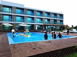 Memoria Pool Villa Family Pension