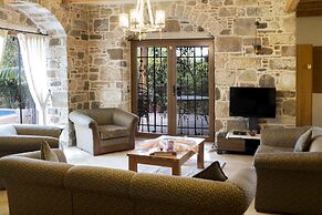 Important Group Villa Citrus