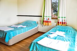 Important Group Villa Citrus