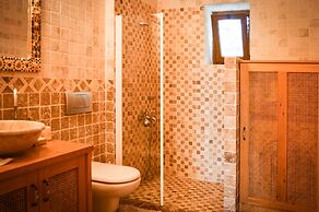 Important Group Villa Citrus