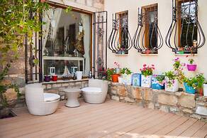 Important Group Villa Citrus