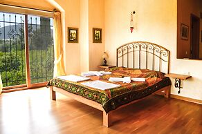 Important Group Villa Citrus