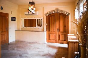 Important Group Villa Citrus