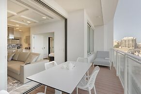 Luxury Apt Ocean Views in Tigne Point, With Pool