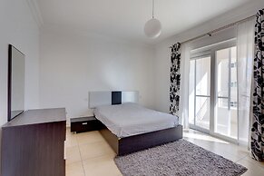 Fabulous Apartment With Pool, Upmarket Area