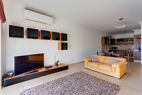 Fabulous Apartment With Pool, Upmarket Area