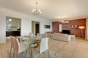 Seafront LUX Apart inc Pool, Upmarket Area