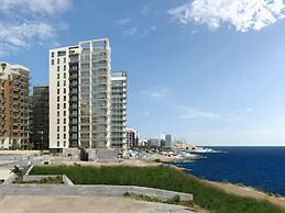 Luxury Apt With Side Seaviews and Pool, Best Location