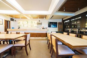 RedDoorz Plus near Naia Expressway