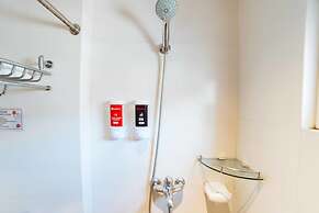 RedDoorz Plus near Naia Expressway